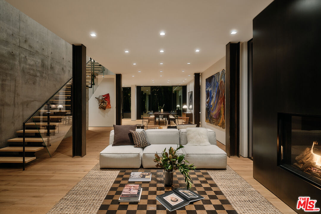 MLS #25513793 image #24