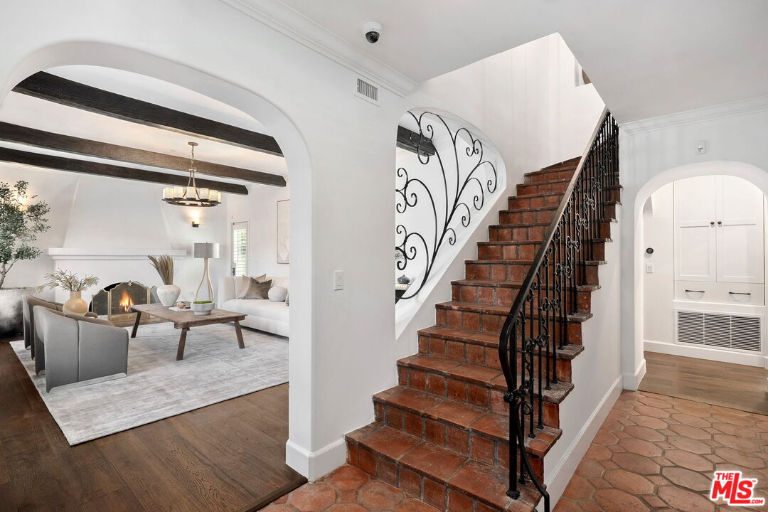 MLS #25514423 image #1