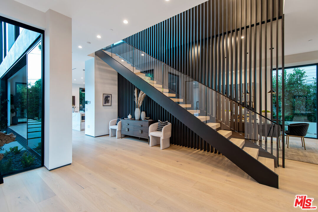 MLS #25515563 image #2