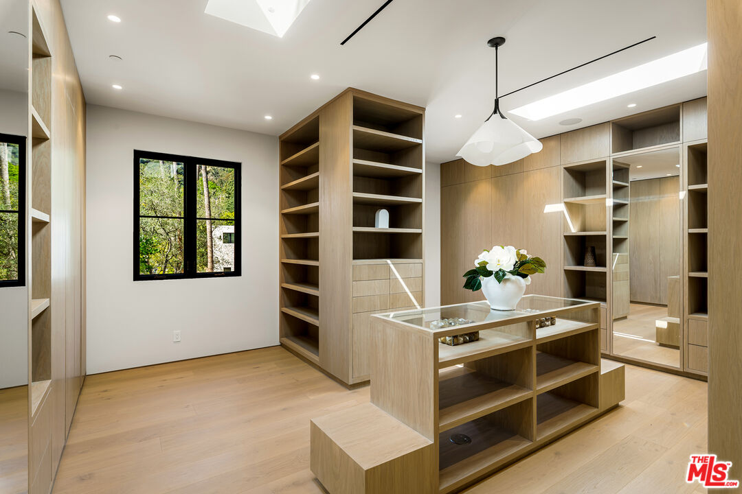 MLS #25515623 image #29