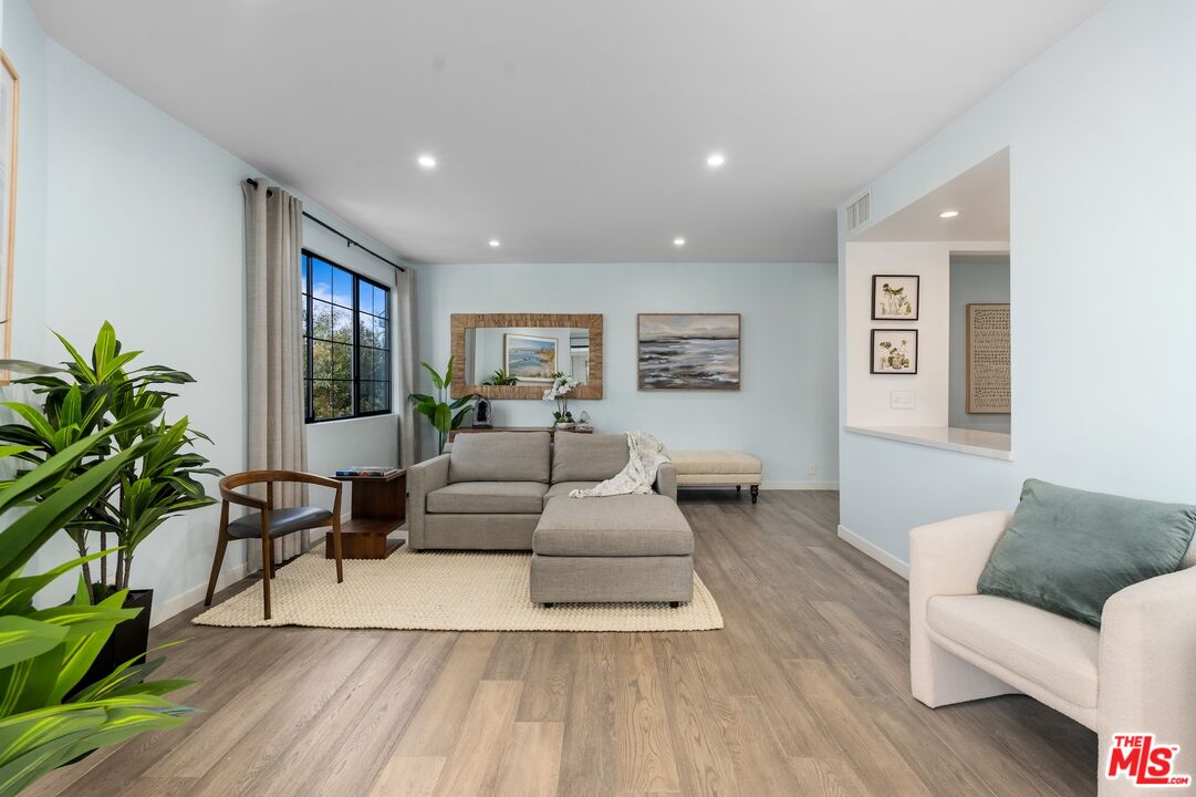 MLS #25515691 image #2