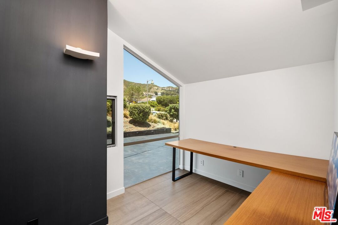 MLS #25516157 image #16