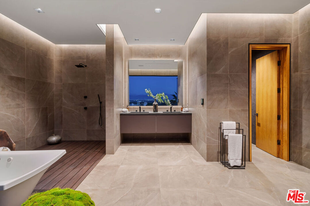 MLS #25516777 image #58