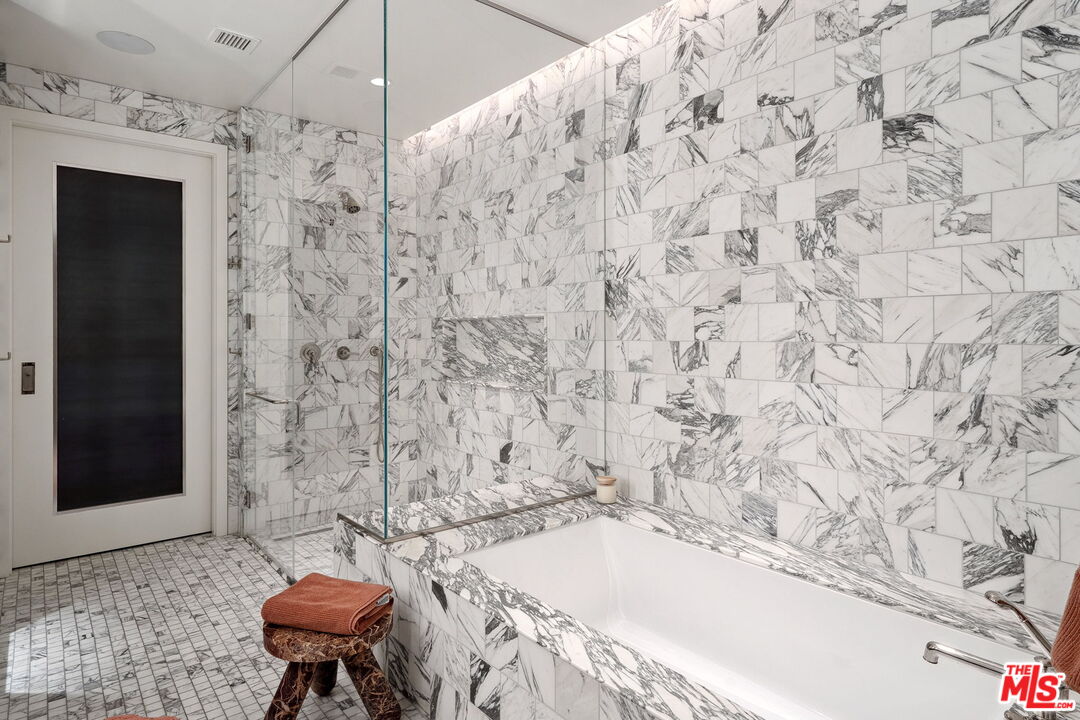 MLS #25516793 image #20