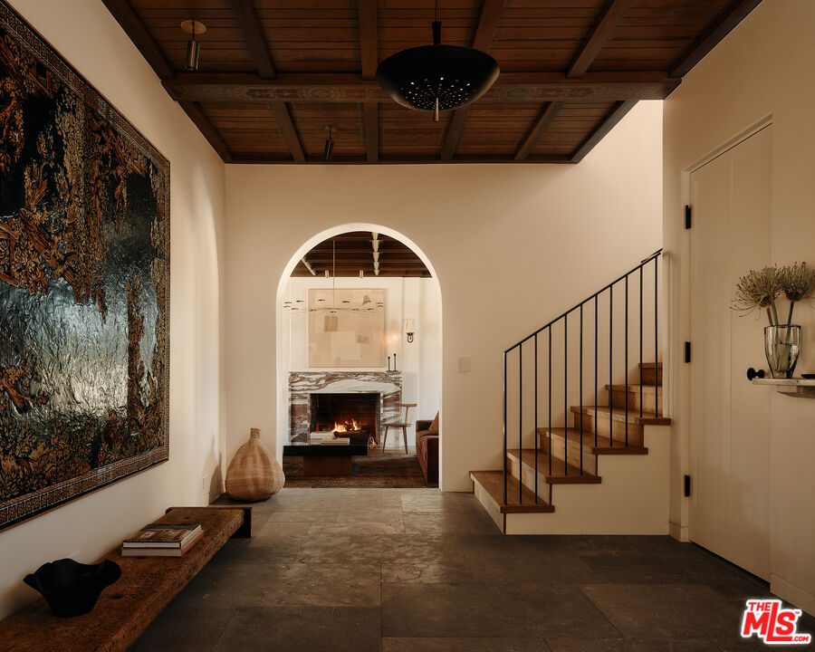 MLS #25516923 image #2