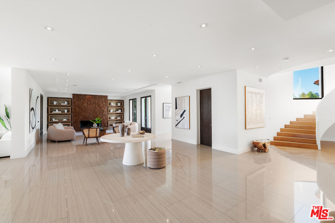 MLS #25518361 image #12