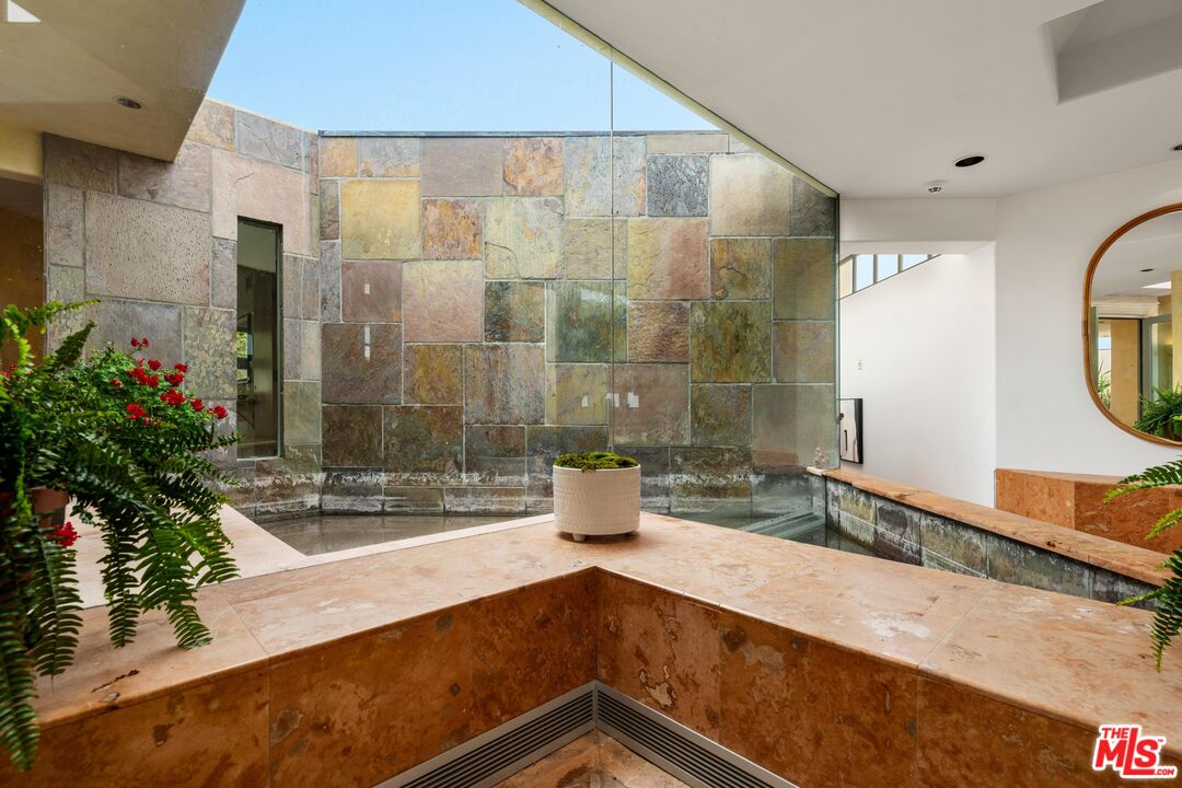 MLS #25525119 image #24