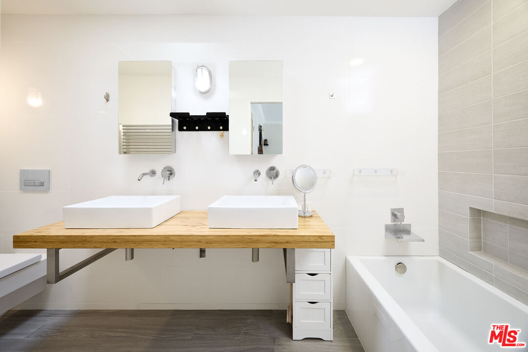 MLS #25526761 image #16