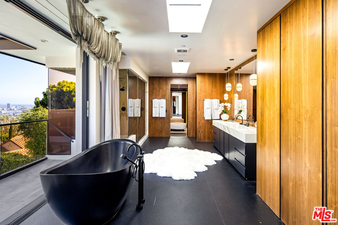 MLS #25526933 image #17