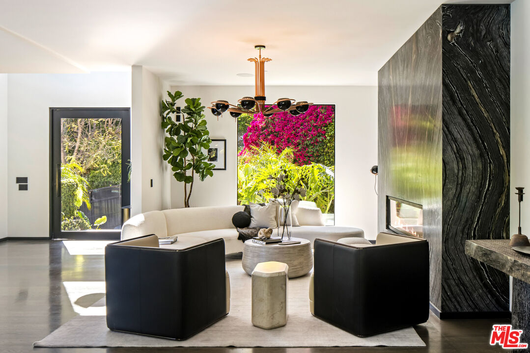 MLS #25526933 image #2