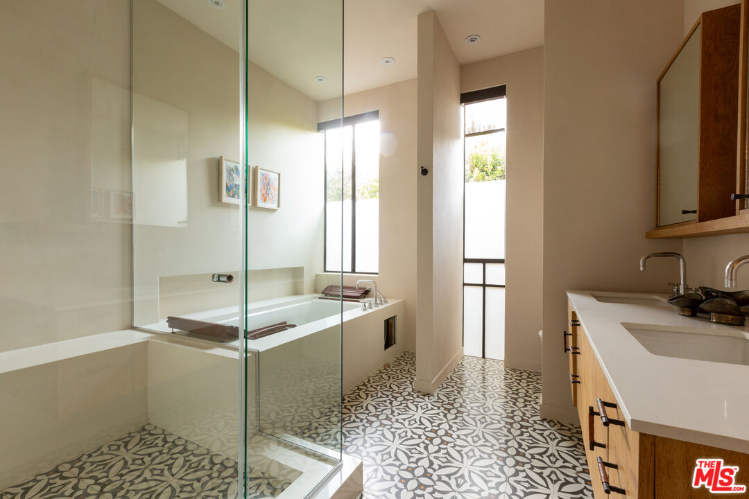 MLS #25529393 image #28