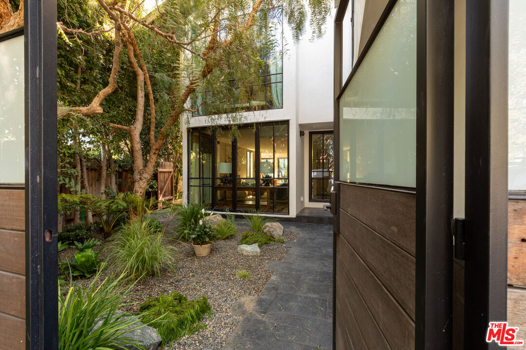 MLS #25529393 image #2