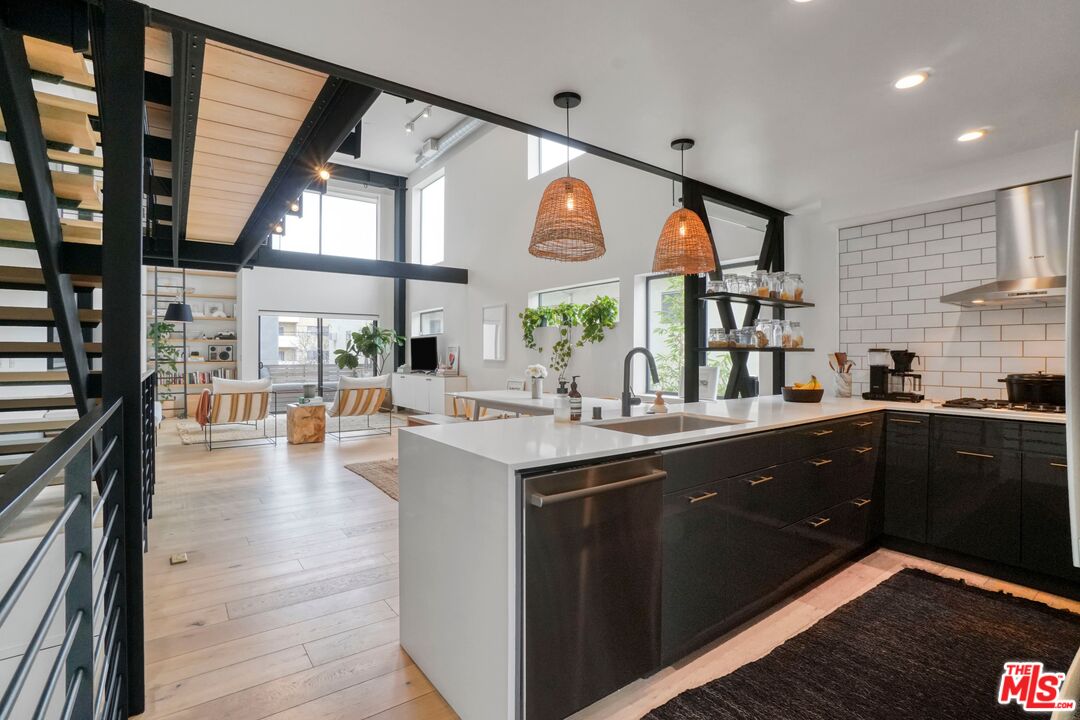 MLS #25530855 image #0