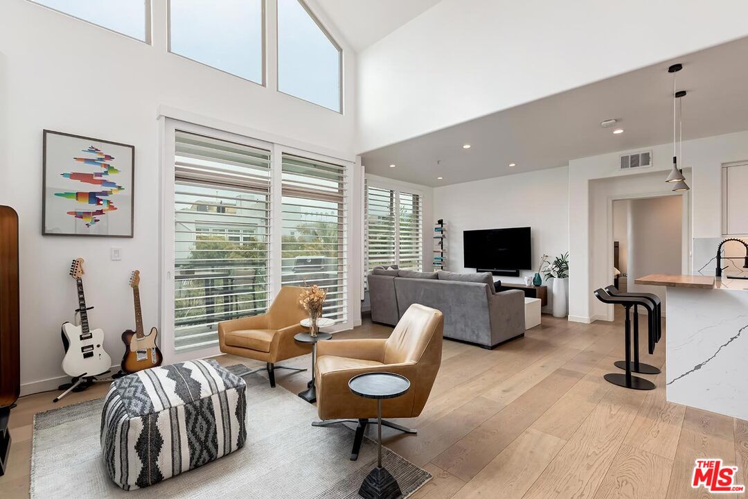 MLS #25531233 image #2