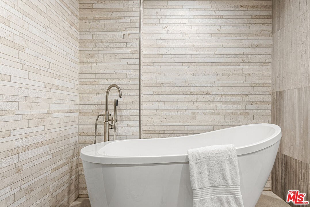 MLS #25531355 image #24