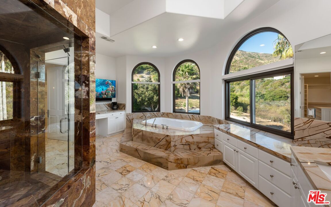 MLS #25532557 image #20