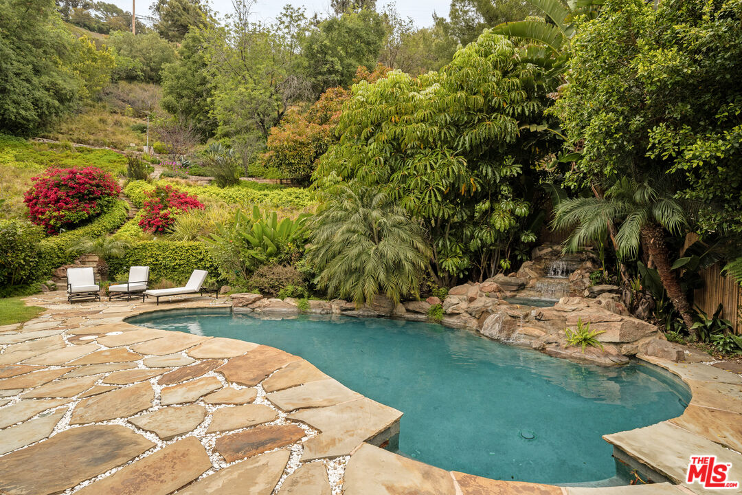 MLS #25533161 image #16