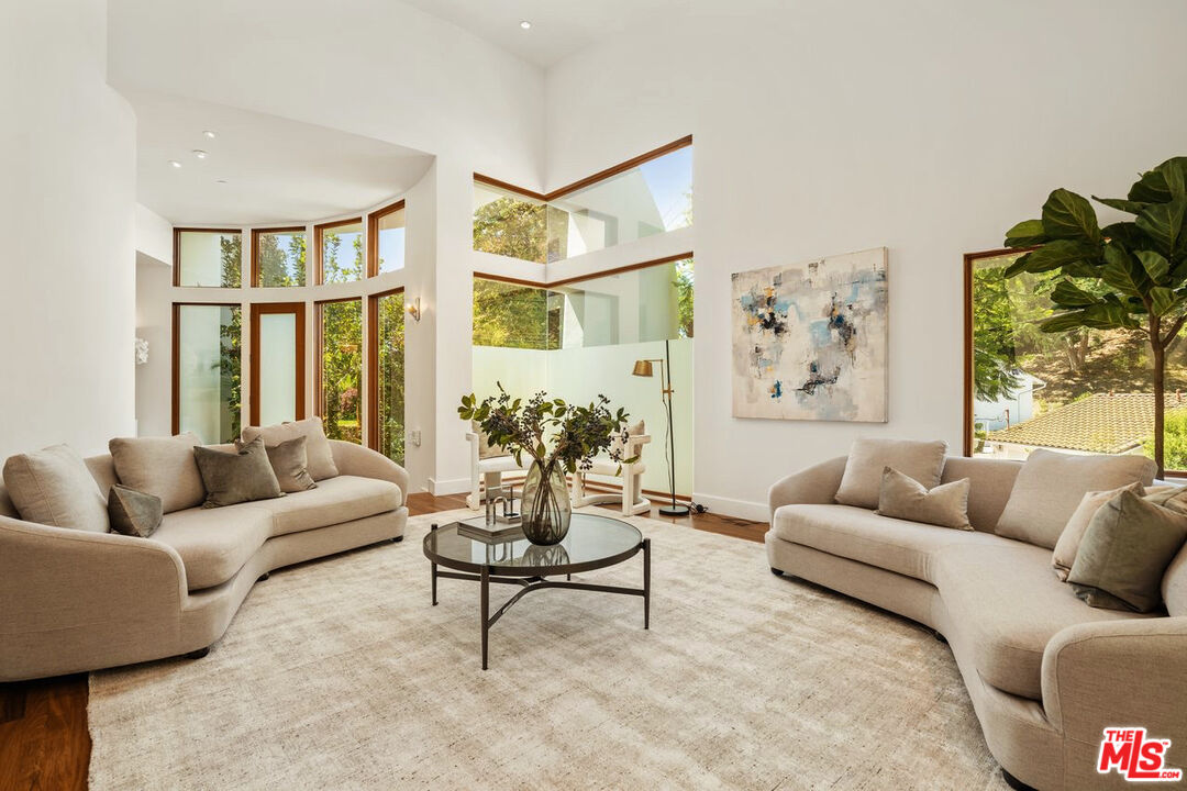 MLS #25533161 image #2