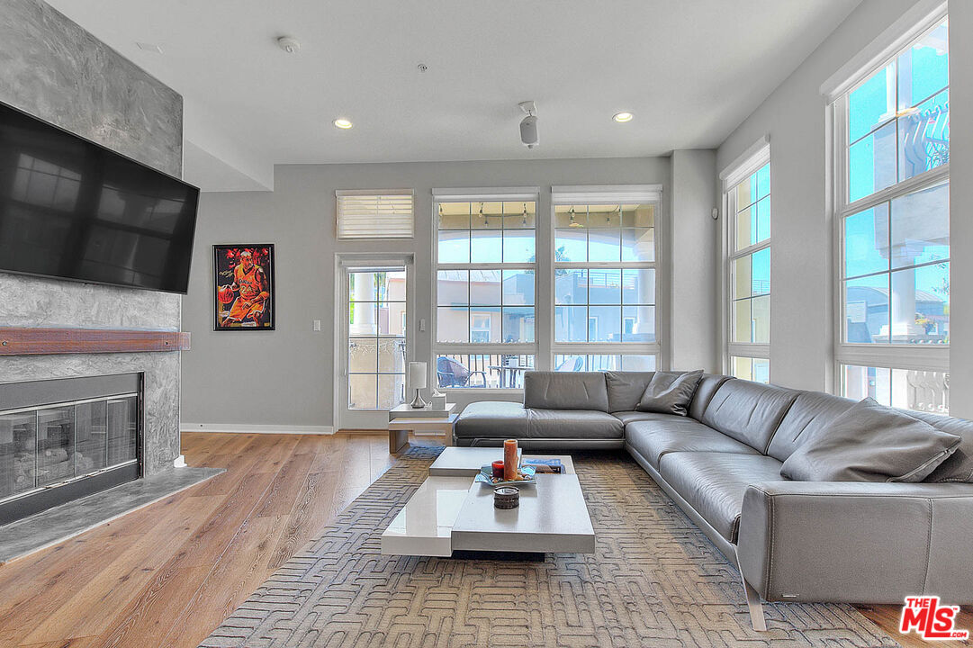 MLS #25533203 image #3