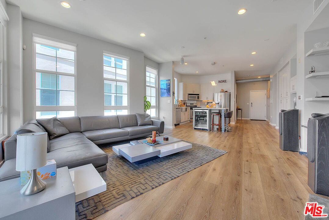 MLS #25533203 image #0