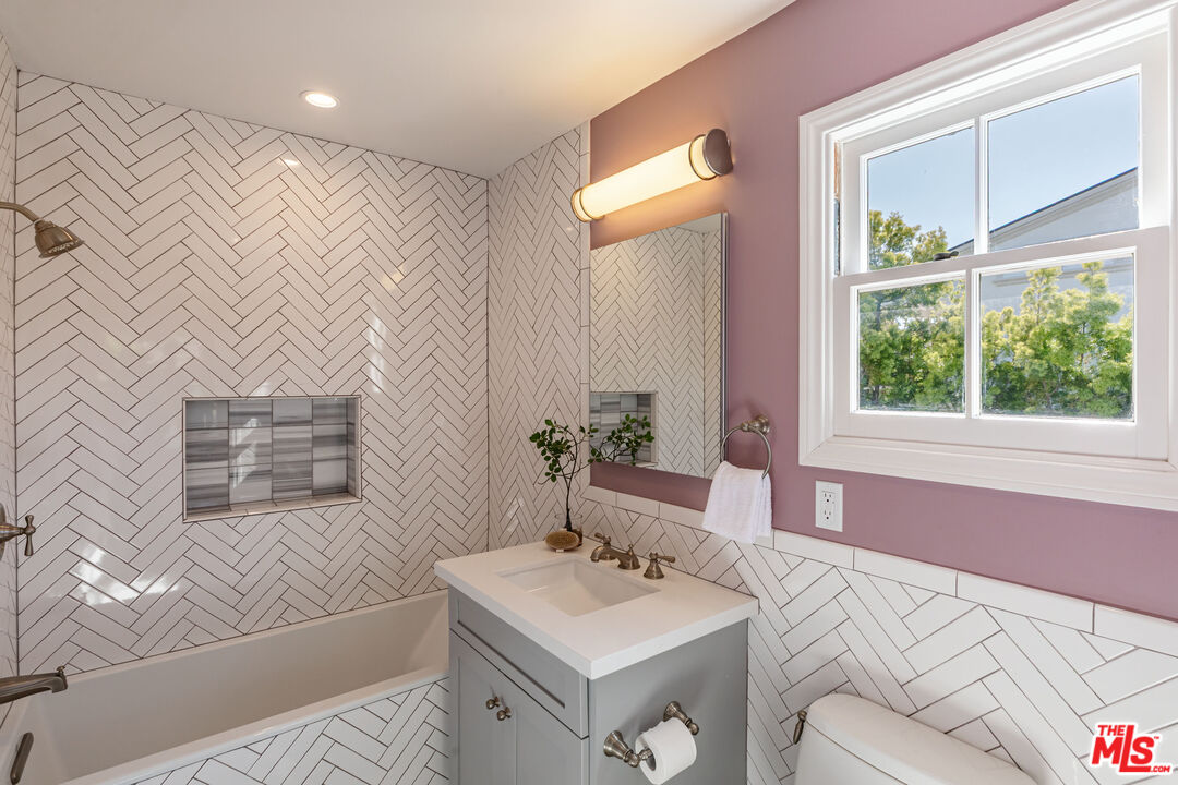 MLS #25533423 image #16