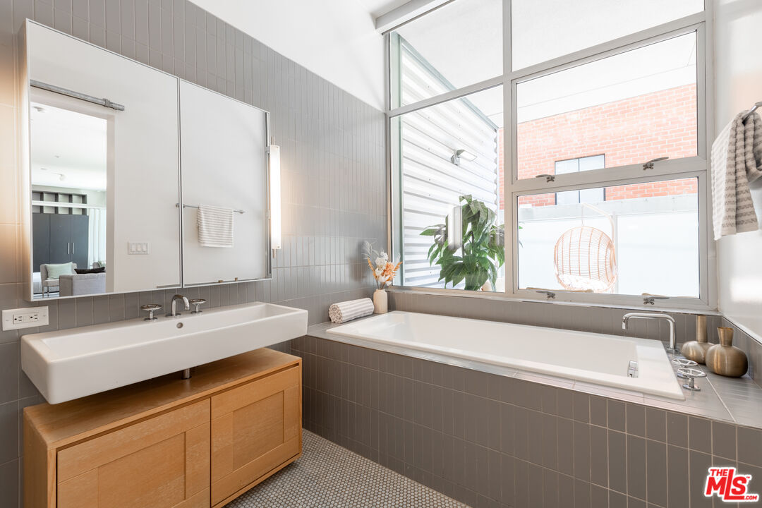 MLS #25533703 image #20