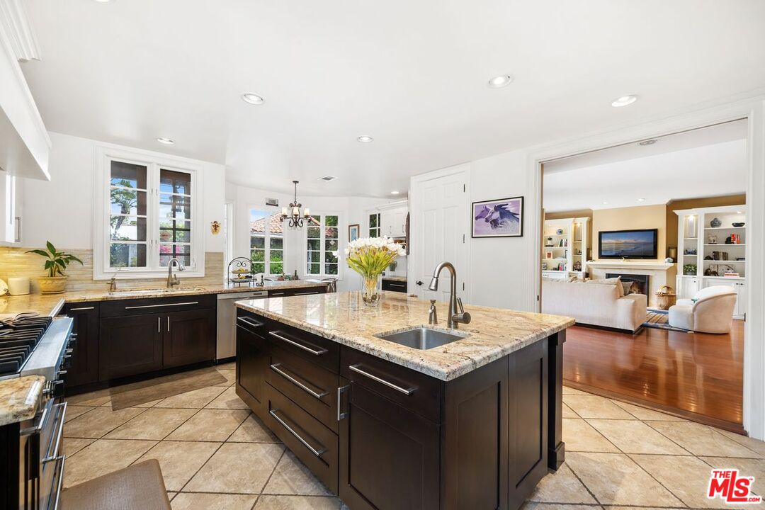 MLS #25533947 image #16