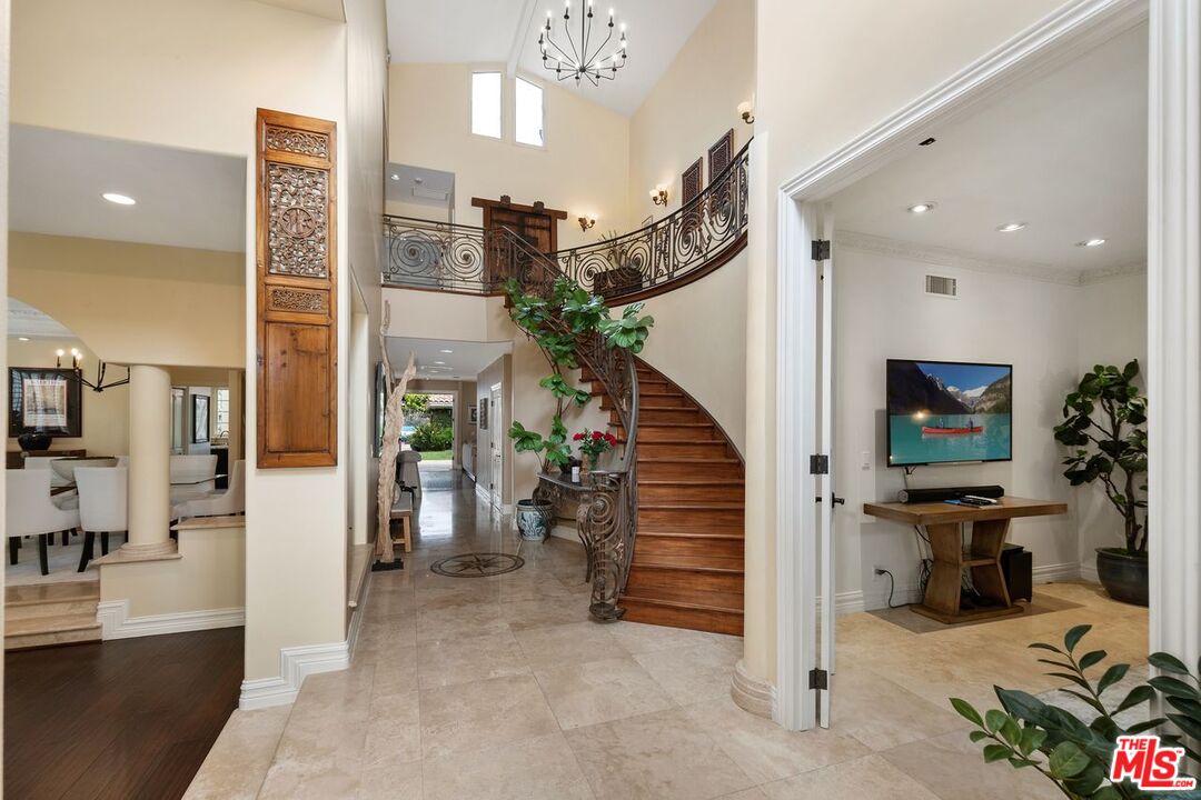 MLS #25533947 image #1