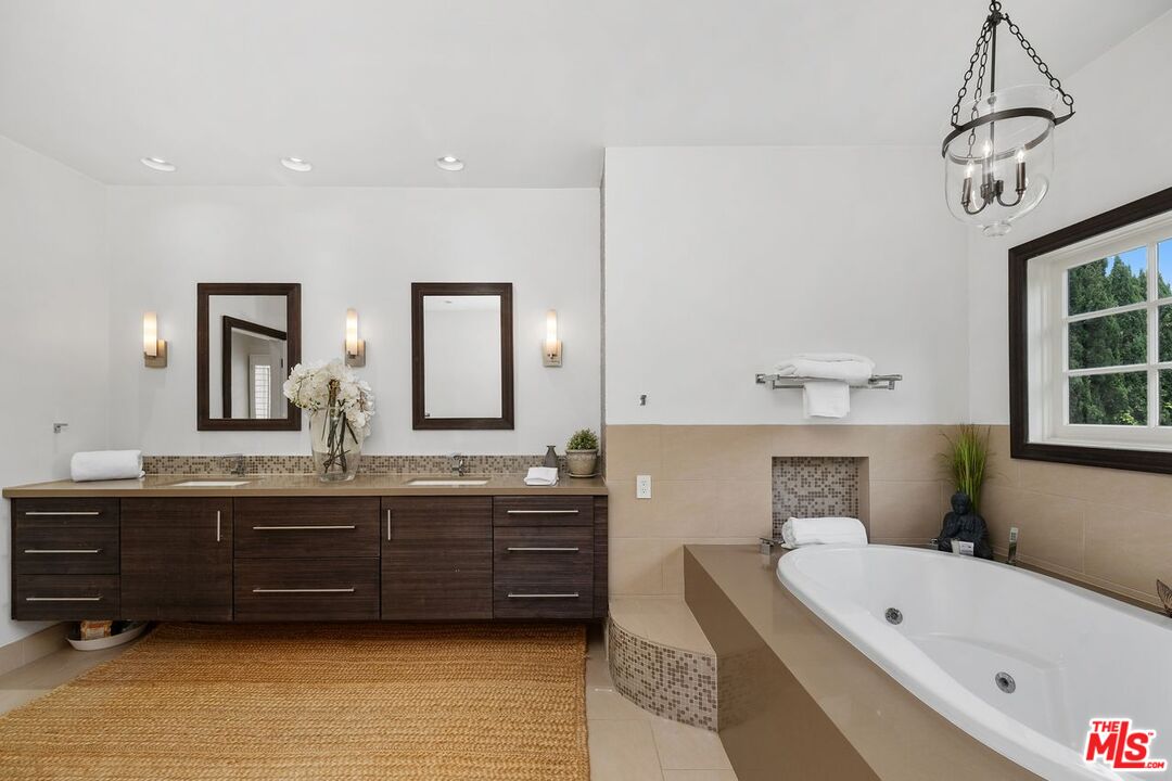 MLS #25533947 image #32