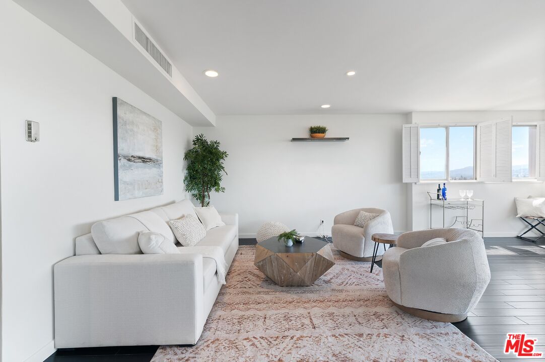 MLS #25534389 image #0