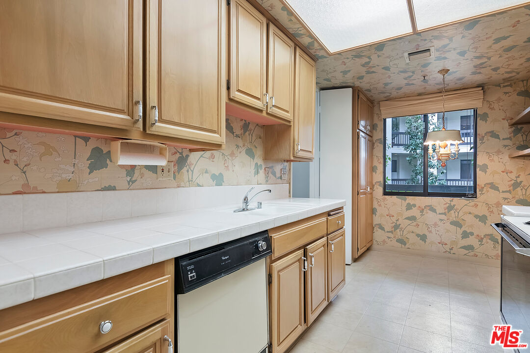 MLS #25534789 image #24