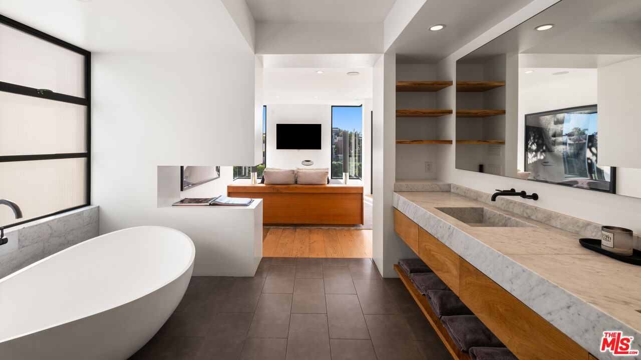 MLS #25536069 image #11