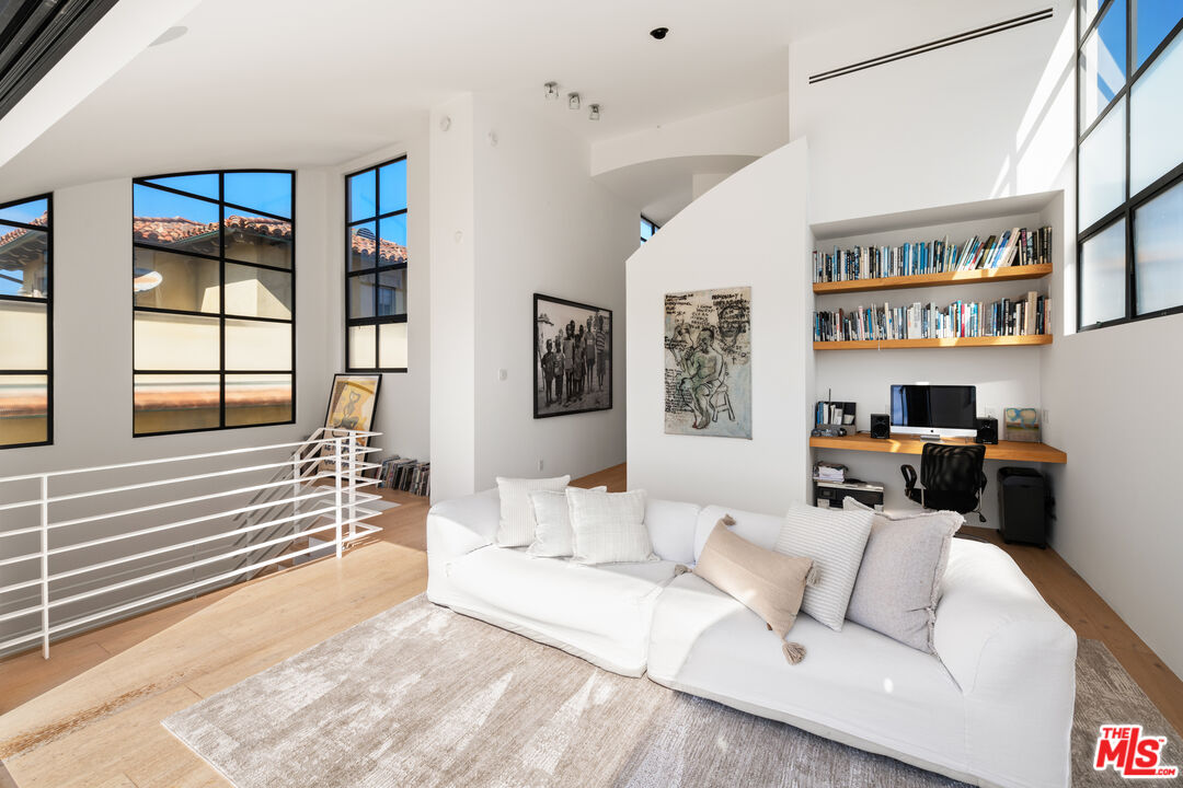 MLS #25536069 image #16