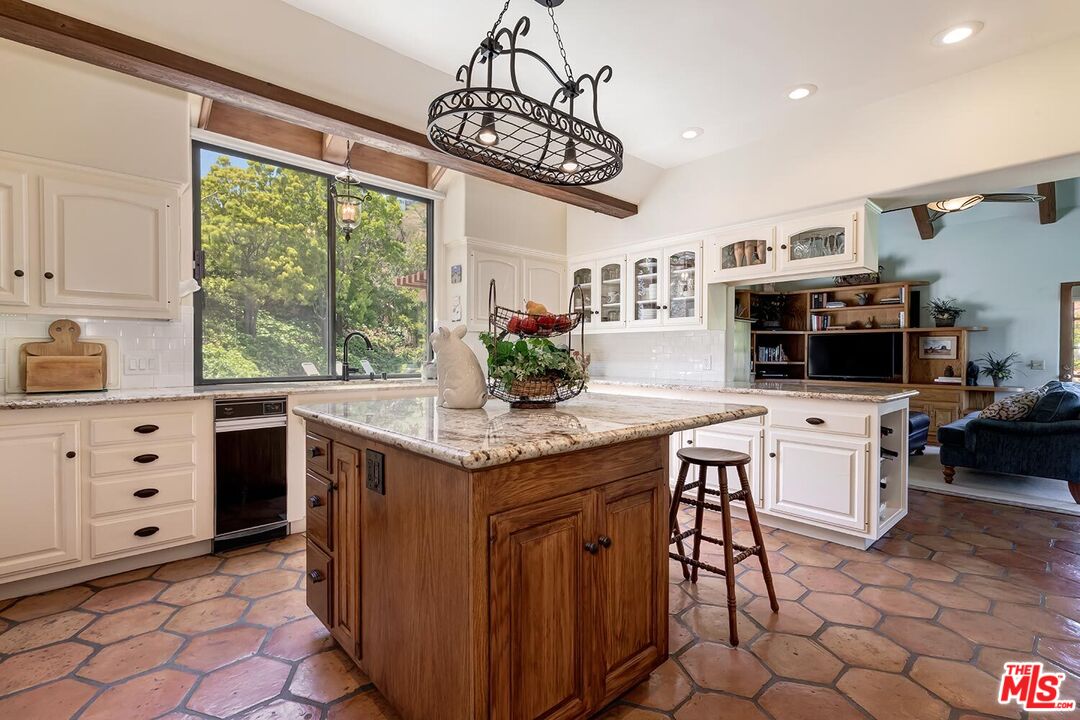 MLS #25537189 image #16