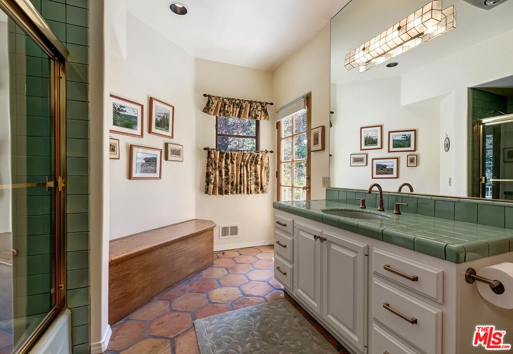 MLS #25537189 image #44