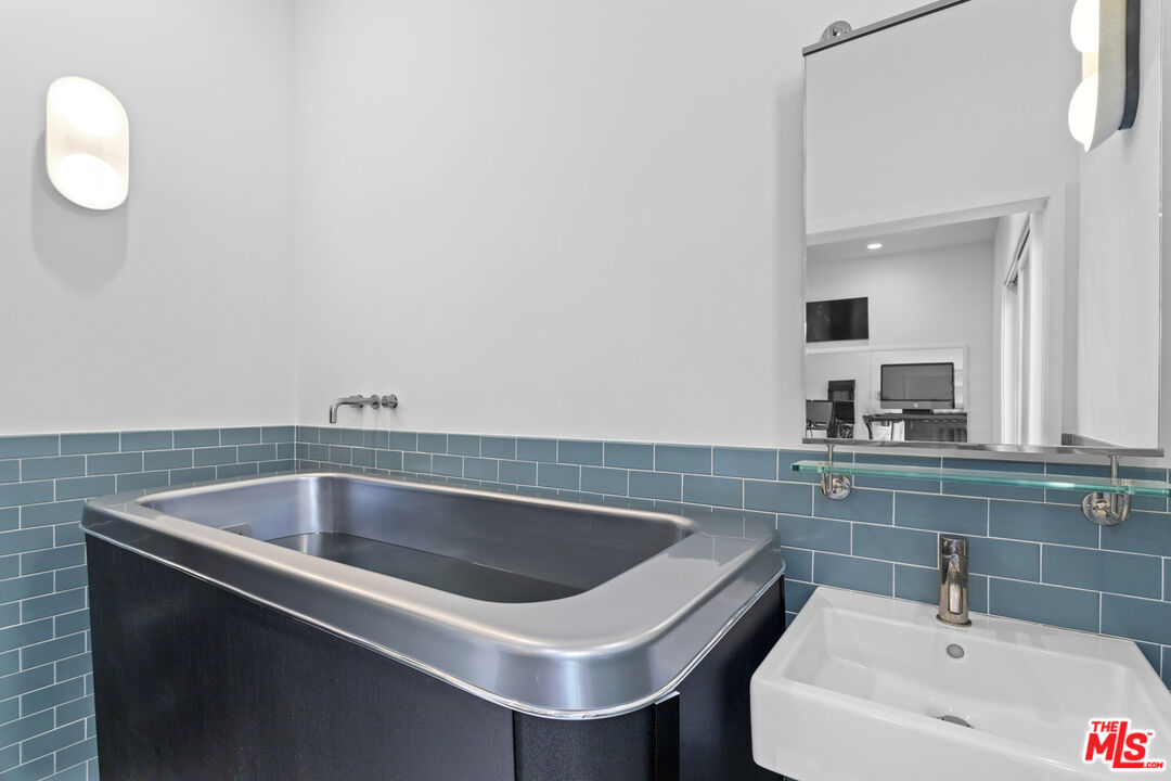 MLS #25537501 image #16