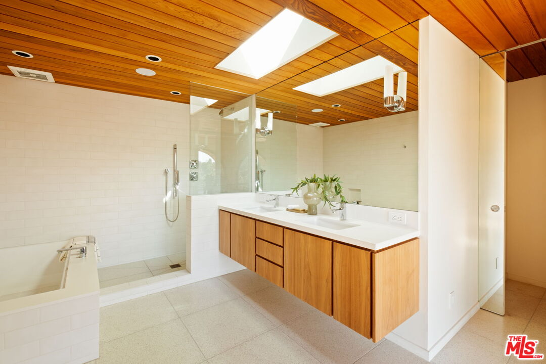 MLS #25537527 image #22