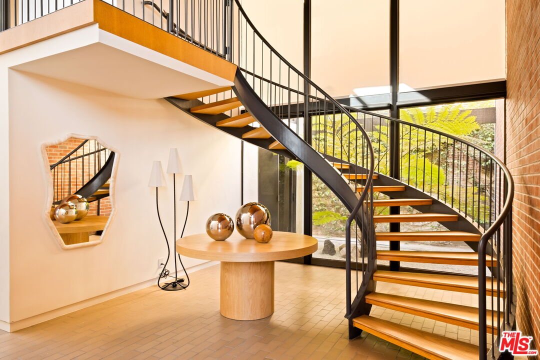 MLS #25537527 image #2