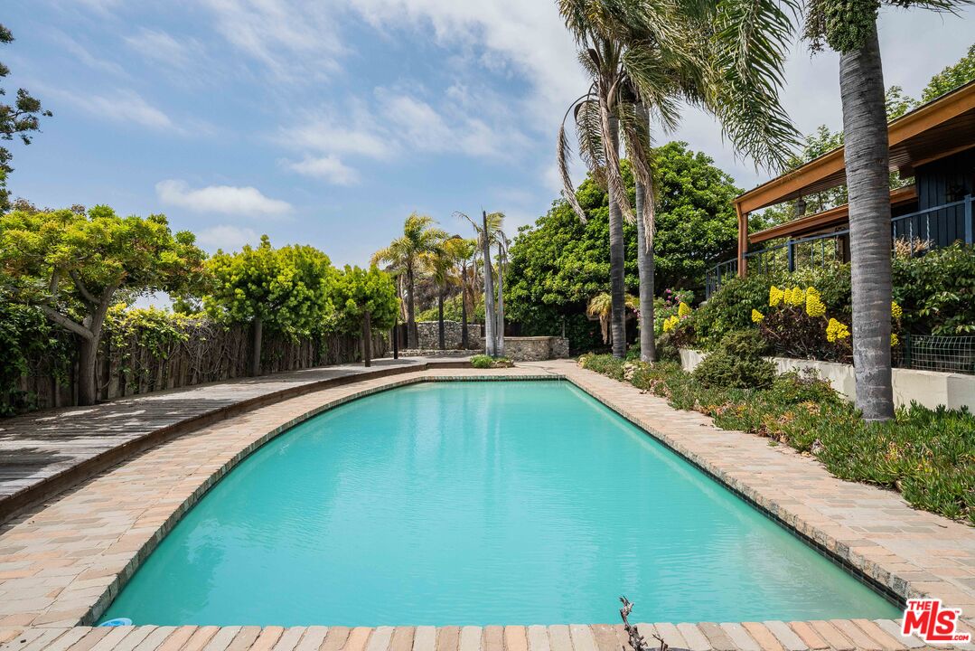 MLS #25537663 image #16