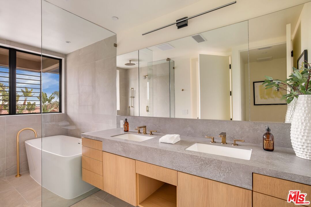 MLS #25539693 image #16