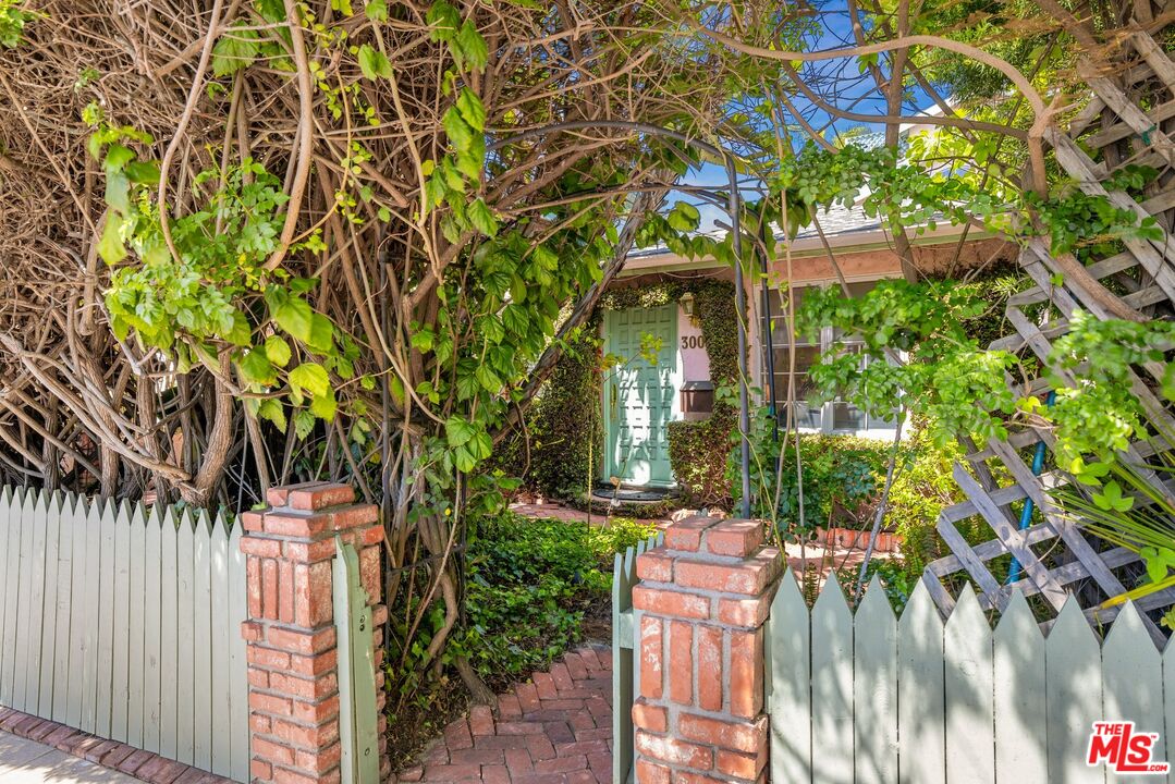 MLS #25540363 image #0