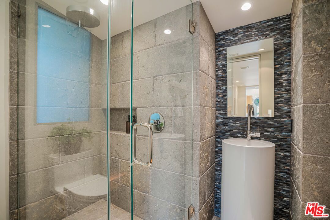 MLS #25540691 image #22