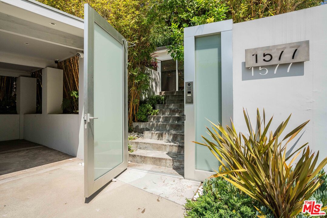 MLS #25540691 image #2