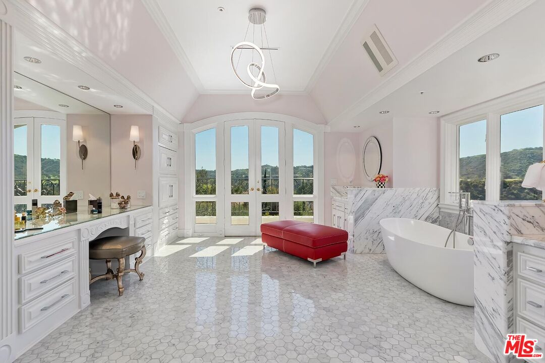 MLS #25540907 image #19