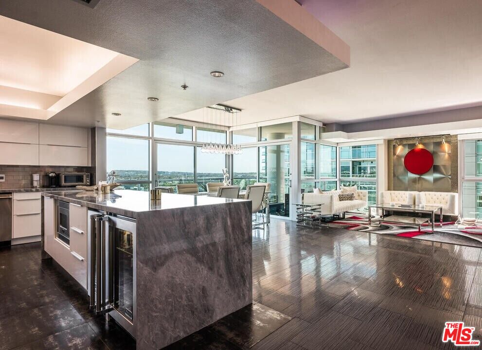 MLS #25541209 image #2