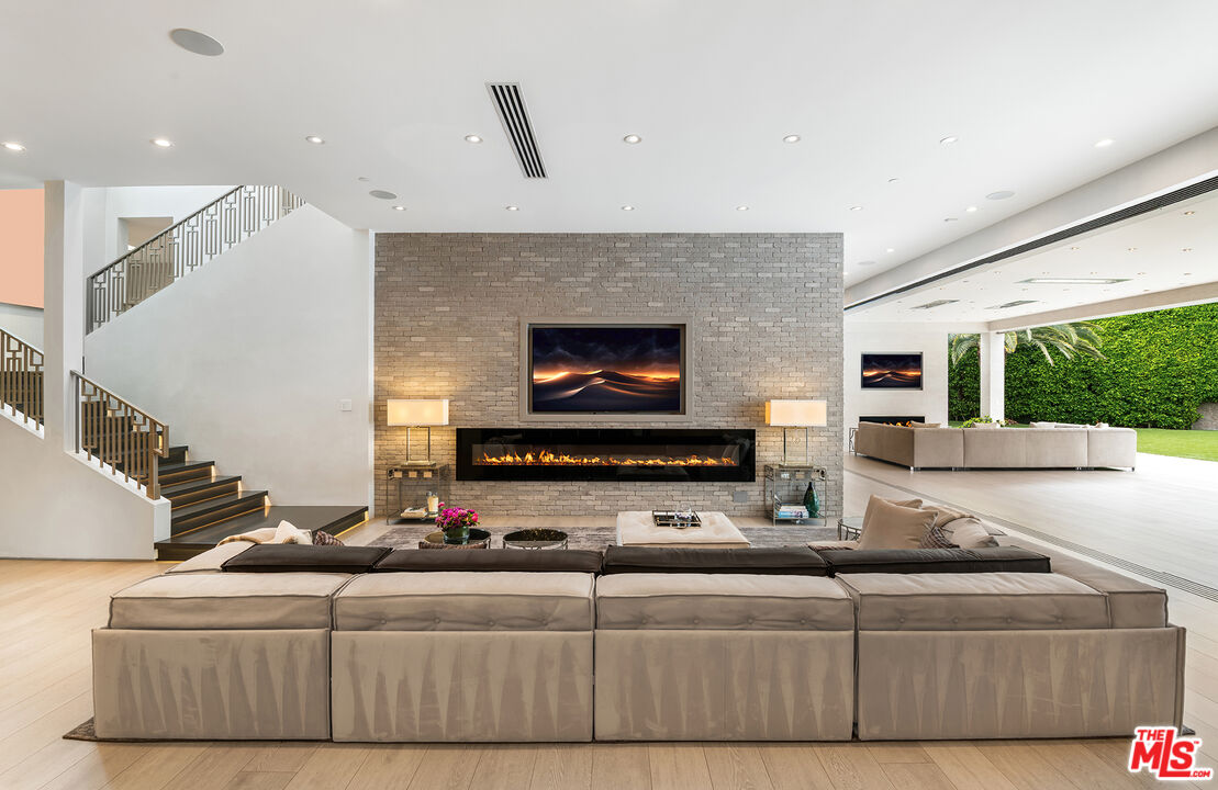 MLS #25541323 image #2