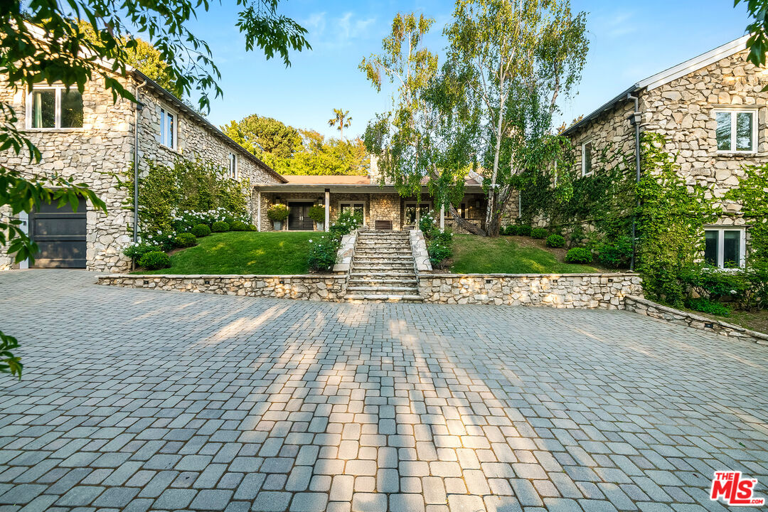 MLS #25541743 image #2