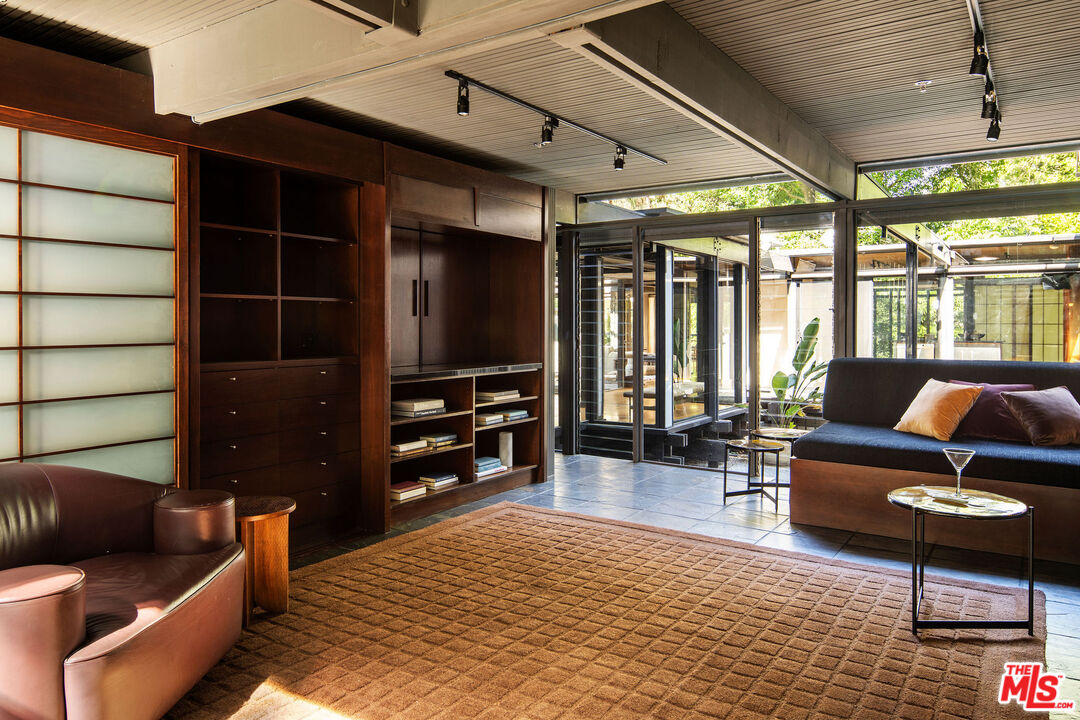 MLS #25542165 image #23