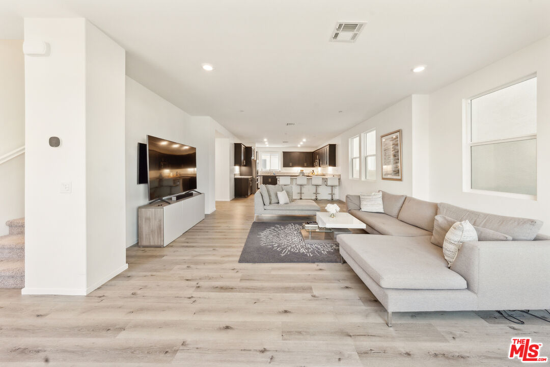 MLS #25543067 image #2