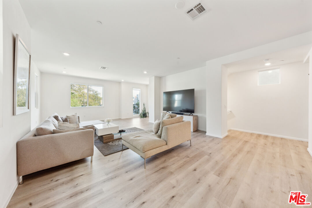 MLS #25543067 image #3